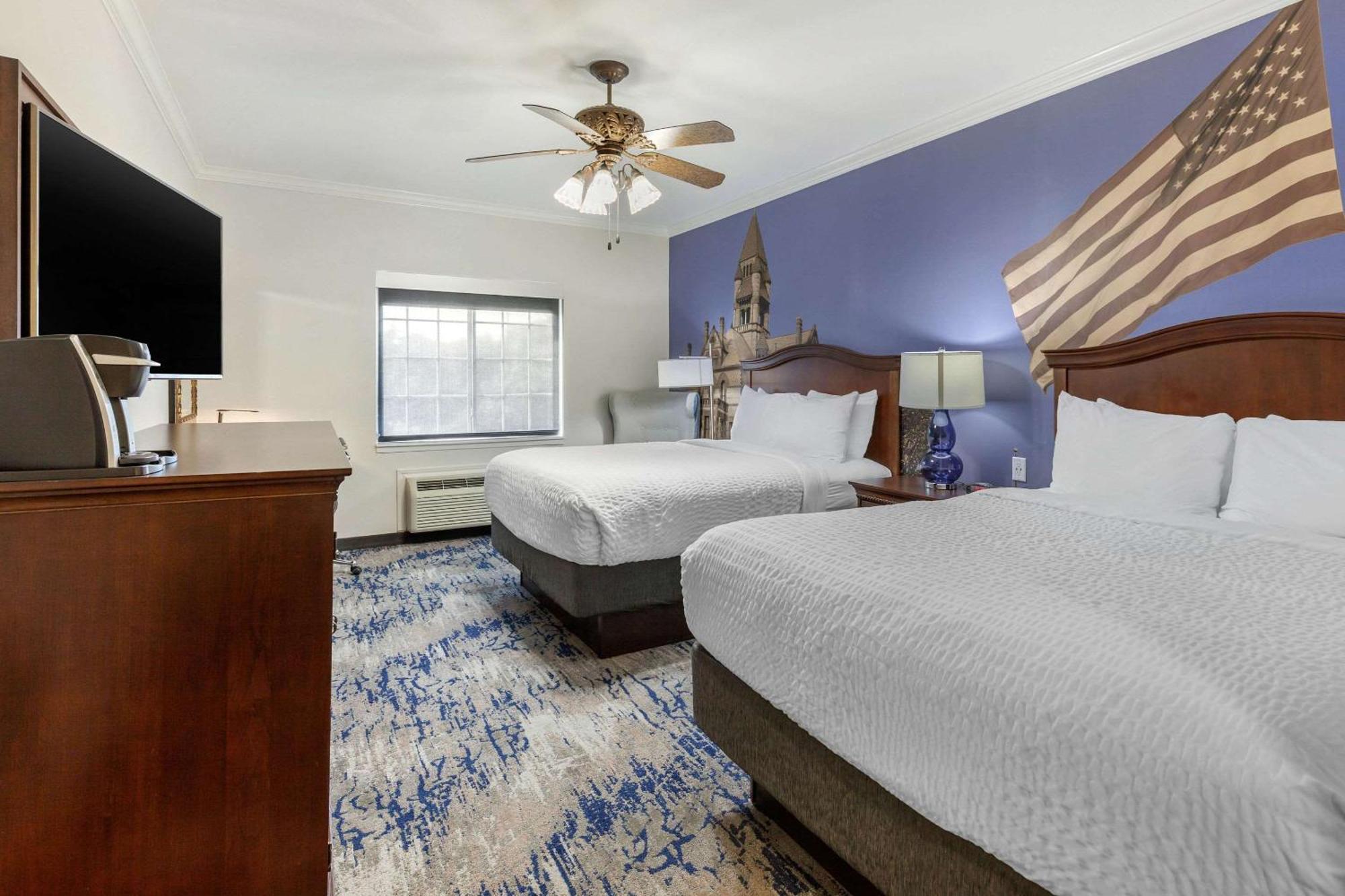 Clarion Pointe Sulphur Springs Exterior photo