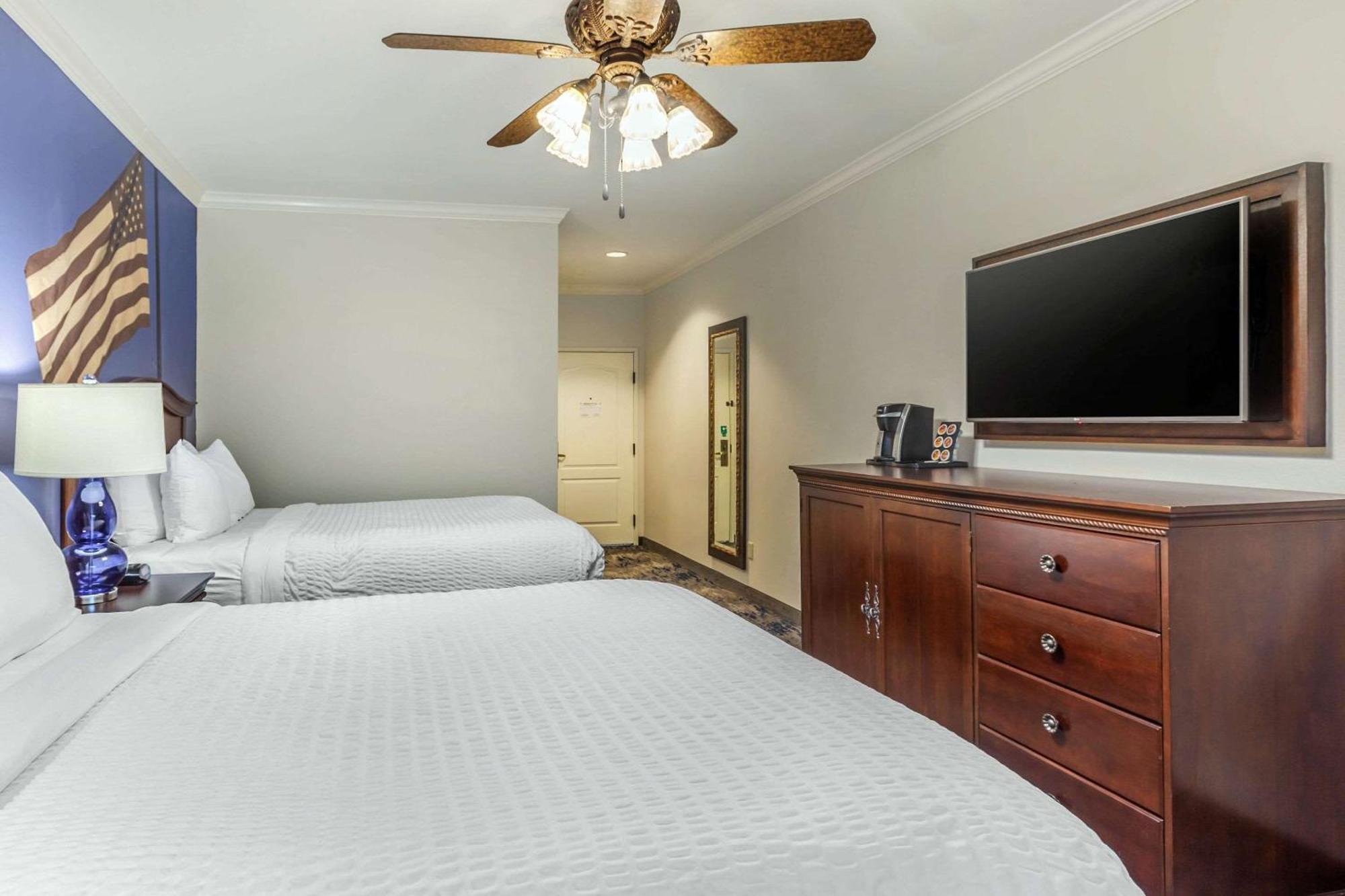 Clarion Pointe Sulphur Springs Exterior photo