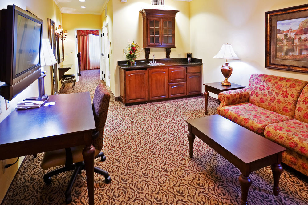 Clarion Pointe Sulphur Springs Exterior photo